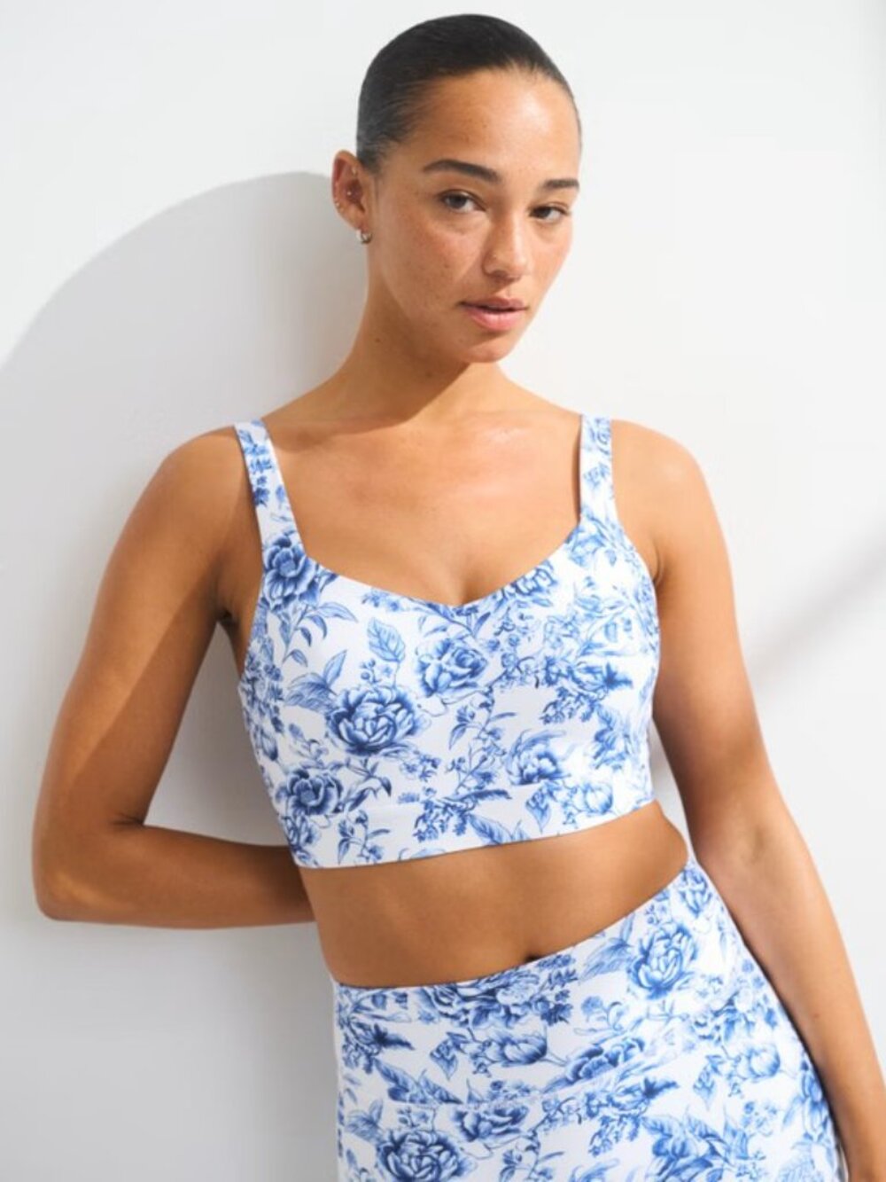 YPB by Abercrombie & Fitch sculptLUX Curve Love Sweetheart Sports Bra White Blue